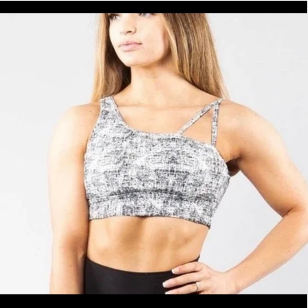 BuffBunny Vibe sports bra black white